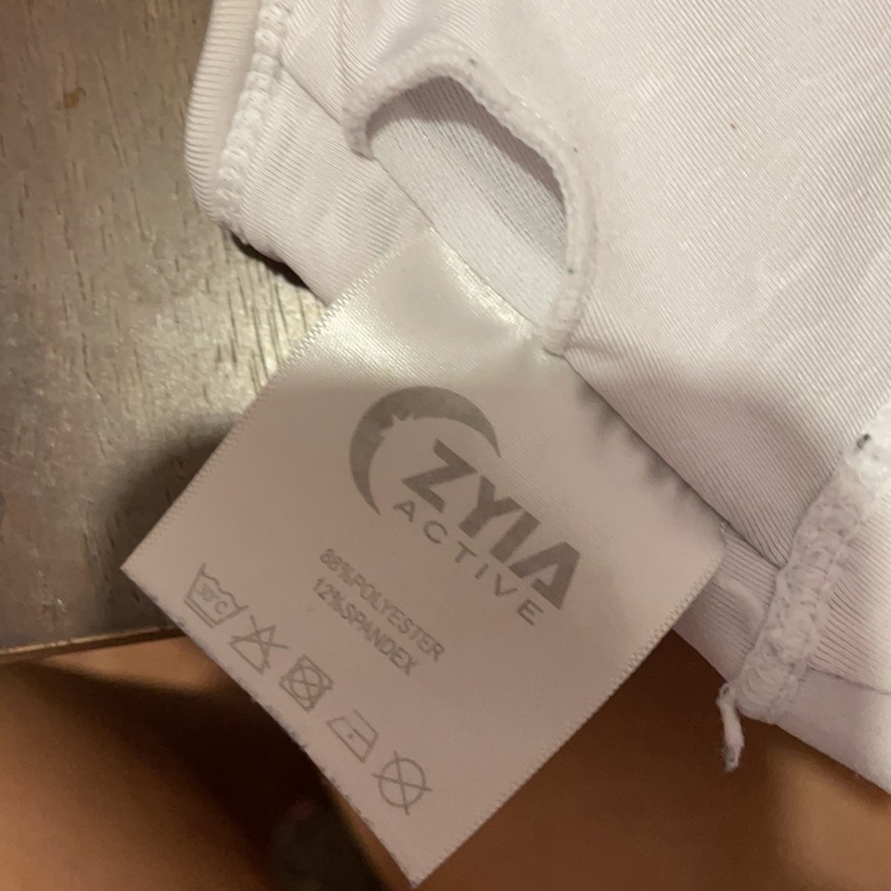 I am selling a white zyia bomber bra size small - Picture 5 of 9